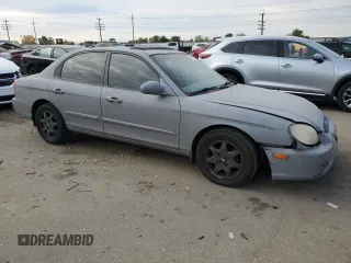 2001 Hyundai Sonata GLS with VIN KMHWF35VX1A372516, listed as a Copart auction lot 76357494 with 170,642 mi miles and Salvage Title. Bid and sale history available at carsss.com. Image 4.