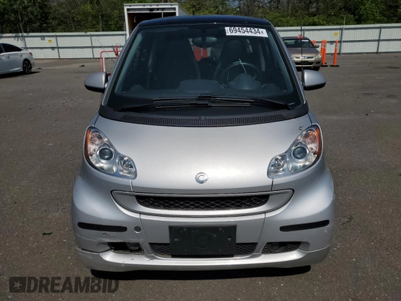 2011 Smart fortwo Pure with VIN WMEEJ3BA6BK449704, listed as a Copart auction lot 69454434 with 23,581 mi miles and Clean title. Bid and sale history available at DreamBid. Image 5.