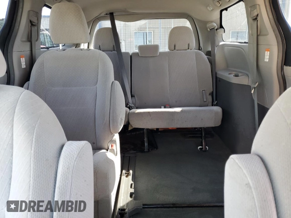 2017 Toyota Sienna LE Auto Access Seat с VIN 5TDKZ3DC4HS840442, выставлен на аукционе Copart как лот 52109575 с пробегом 124 257 миль миль и На запчасти • Non repairable. История ставок и продаж доступна на DreamBid. Изображение 10.