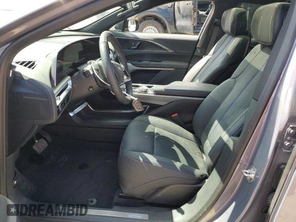 2024 Cadillac LYRIQ Sport z VIN 1GYKPWRK3RZ126481, wystawiony jako Copart lot #49578335 z przebiegiem 3 553 mil mil oraz Czysty tytuł • Clean title. Historia ofert i sprzedaży dostępna na DreamBid. Obrazek 7.