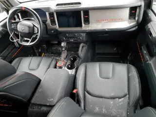 2024 Ford Bronco Raptor z VIN 1FMEE0RR5RLA40316, wystawiony jako Copart lot #85676734 z przebiegiem 7 194 mil mil oraz Szkoda całkowita • Salvage title. Historia ofert i sprzedaży dostępna na DreamBid. Obrazek 8.
