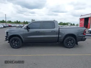 2022 Ram 1500 Limited z VIN 1C6SRFHM6NN134716, wystawiony jako IAAI lot #42250431 z przebiegiem 12 051 mil mil oraz . Historia ofert i sprzedaży dostępna na DreamBid. Obrazek 15.