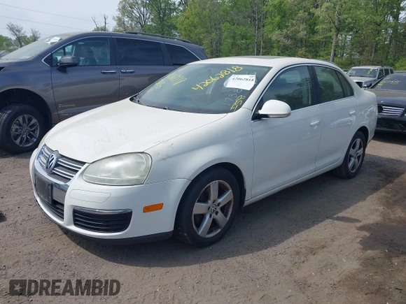 2008 Volkswagen Jetta SE with VIN 3VWRZ71KX8M173889, listed as a IAAI auction lot 42062818 with Not provided miles and . Bid and sale history available at DreamBid. Image 2.