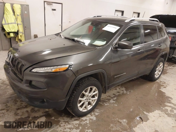 2016 Jeep Cherokee Latitude z VIN 1C4PJMCS2GW133592, wystawiony jako IAAI lot #41523996 z przebiegiem 193 154 mil mil oraz . Historia ofert i sprzedaży dostępna na DreamBid. Obrazek 2.