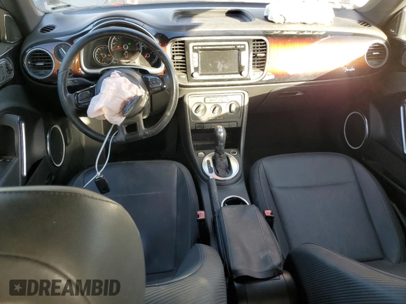 2013 Volkswagen Beetle 2.5L w/Sun с VIN 3VWJP7AT1DM680038, выставлен на аукционе Copart как лот 87159584 с пробегом 131 261 миль миль и Списание • Salvage title. История ставок и продаж доступна на DreamBid. Изображение 8.