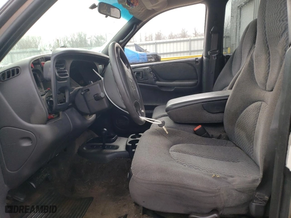 2000 Dodge Durango with VIN 1B4HS28N5YF216120, listed as a Copart auction lot 39017204 with NaN miles and Salvage Title. Bid and sale history available at carsss.com. Image 7.