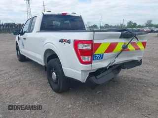 2023 Ford F-150 XL z VIN 1FTFX1E87PKF79125, wystawiony jako IAAI lot #42285716 z przebiegiem 13 347 mil mil oraz . Historia ofert i sprzedaży dostępna na DreamBid. Obrazek 3.