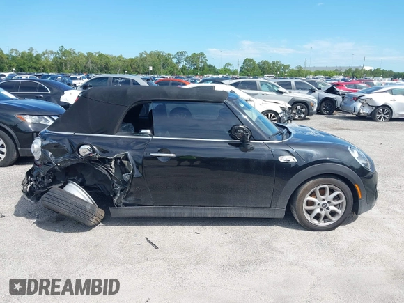2021 MINI Convertible Cooper S z VIN WMWWJ5C0XM3M08622, wystawiony jako IAAI lot #42507679 z przebiegiem 36 932 mil mil oraz . Historia ofert i sprzedaży dostępna na DreamBid. Obrazek 13.