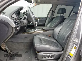 2016 BMW X5 xDrive35i z VIN 5UXKR0C51G0U10837, wystawiony jako Copart lot #60423765 z przebiegiem 138 677 mil mil oraz Czysty tytuł • Clean title. Historia ofert i sprzedaży dostępna na DreamBid. Obrazek 7.