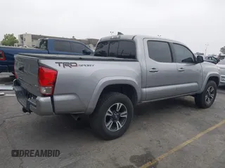 2016 Toyota Tacoma SR5 z VIN 3TMAZ5CN1GM014351, wystawiony jako IAAI lot #42357717 z przebiegiem 116 712 mil mil oraz . Historia ofert i sprzedaży dostępna na DreamBid. Obrazek 4.