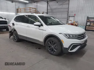 2024 Volkswagen Tiguan SE with VIN 3VV2B7AX4RM035238, listed as a IAAI auction lot 41222379 with 33,445 mi miles and . Bid and sale history available at DreamBid. Image 1.
