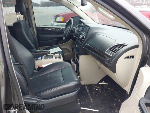 2016 Chrysler Town & Country Touring with VIN 2C4RC1BG4GR231224, listed as a IAAI auction lot 41750794 with 225,907 mi miles. Bid and sale history available at carsss.com. Image 5.