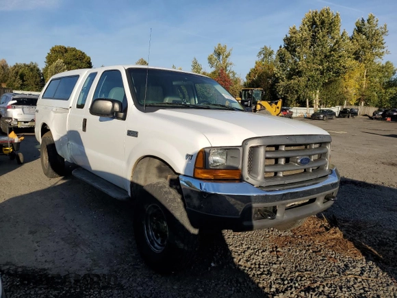 2001 Ford Super Duty F-250 XL with VIN 1FTNX21L51EA29472, listed as a Copart auction lot 77810274 with 241,055 mi miles and Salvage Title. Bid and sale history available at carsss.com. Image 4.