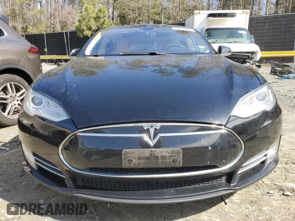 2014 Tesla Model S 60 with VIN 5YJSA1H10EFP34137, listed as a Copart auction lot 47645795 with Not provided miles and Salvage title. Bid and sale history available at DreamBid. Image 5.