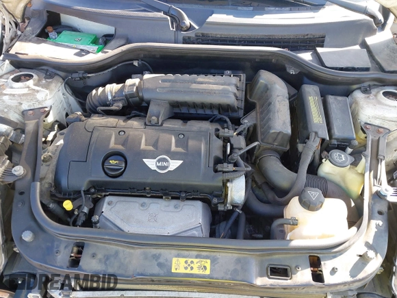 2007 MINI Hardtop with VIN WMWMF33597TU61986, listed as a IAAI auction lot 42139746 with 92,448 mi miles and . Bid and sale history available at DreamBid. Image 10.