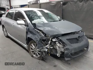 2010 Toyota Corolla z VIN 1NXBU4EE7AZ325890, wystawiony jako IAAI lot #42370538 z przebiegiem 152 815 mil mil oraz . Historia ofert i sprzedaży dostępna na DreamBid. Obrazek 1.
