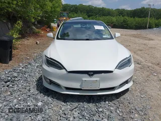 2017 Tesla Model S 100D z VIN 5YJSA1E28HF199074, wystawiony jako IAAI lot #42449671 z przebiegiem 172 910 mil mil oraz . Historia ofert i sprzedaży dostępna na DreamBid. Obrazek 12.