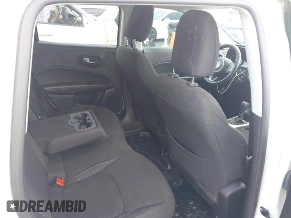 2020 Jeep Compass Sport с VIN 3C4NJCAB2LT219828, выставлен на аукционе IAAI как лот 42315203 с пробегом 17 507 миль миль и . История ставок и продаж доступна на DreamBid. Изображение 8.