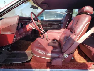 1976 Ford Thunderbird z VIN 6Y87A116695, wystawiony jako Copart lot #58666525 z przebiegiem 58 832 mil mil oraz Czysty tytuł • Clean title. Historia ofert i sprzedaży dostępna na DreamBid. Obrazek 7.