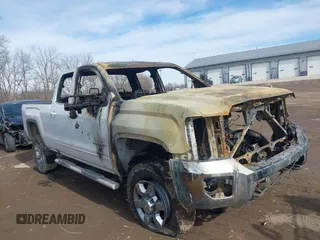 2016 GMC Sierra 2500HD SLE z VIN 1GT22SEG5GZ232894, wystawiony jako IAAI lot #41593141 z przebiegiem 159 000 mil mil oraz . Historia ofert i sprzedaży dostępna na DreamBid. Obrazek 11.