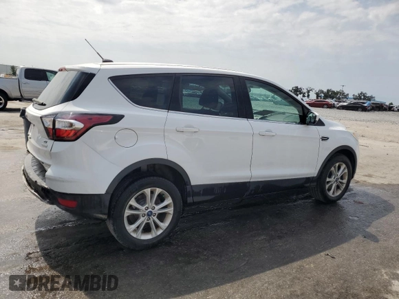 2017 Ford Escape SE z VIN 1FMCU0GD9HUE38848, wystawiony jako Copart lot #56859745 z przebiegiem 69 404 mil mil oraz Szkoda całkowita • Salvage title. Historia ofert i sprzedaży dostępna na DreamBid. Obrazek 3.