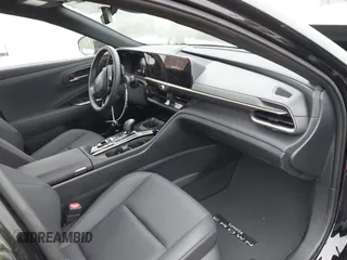 2025 Toyota Crown XLE z VIN JTDACAAJ7S3004279, wystawiony jako IAAI lot #41863223 z przebiegiem 5041 mil mil oraz . Historia ofert i sprzedaży dostępna na DreamBid. Obrazek 5.