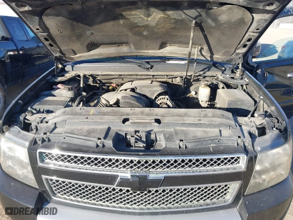2008 Chevrolet Avalanche LS with VIN 3GNFK12318G149856, listed as a IAAI auction lot 41435274 with 216,734 mi miles. Bid and sale history available at carsss.com. Image 10.