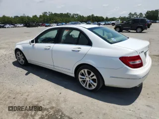 2013 Mercedes-Benz C 300 Sport z VIN WDDGF8AB3DR244616, wystawiony jako Copart lot #63582305 z przebiegiem 138 043 mil mil oraz Czysty tytuł • Clean title. Historia ofert i sprzedaży dostępna na DreamBid. Obrazek 2.