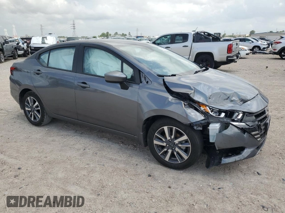 2024 Nissan Versa SV z VIN 3N1CN8EV2RL894345, wystawiony jako Copart lot #54180885 z przebiegiem 27 692 mil mil oraz Szkoda całkowita • Salvage title. Historia ofert i sprzedaży dostępna na DreamBid. Obrazek 4.