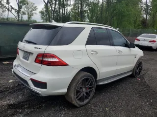 2013 Mercedes-Benz M 63 AMG z VIN 4JGDA7EB4DA215717, wystawiony jako Copart lot #57275275 z przebiegiem 97 013 mil mil oraz Szkoda całkowita • Salvage title. Historia ofert i sprzedaży dostępna na DreamBid. Obrazek 3.