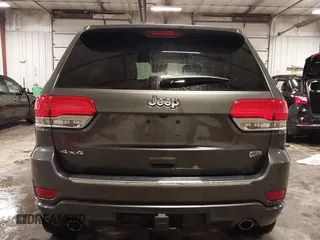 2017 Jeep Grand Cherokee Overland z VIN 1C4RJFCG6HC641812, wystawiony jako IAAI lot #42053404 z przebiegiem 129 184 mil mil oraz . Historia ofert i sprzedaży dostępna na DreamBid. Obrazek 16.