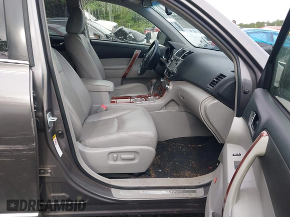 2013 Toyota Highlander Limited with VIN JTEDC3EH7D2012662, listed as a IAAI auction lot 42226232 with 135,064 mi miles and . Bid and sale history available at DreamBid. Image 5.
