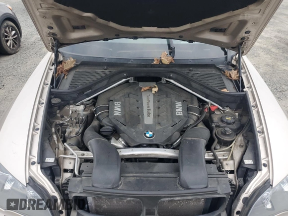 2013 BMW X5 xDrive50i z VIN 5UXZV8C50D0C15786, wystawiony jako Copart lot #45187975 z przebiegiem 132 344 mil mil oraz Czysty tytuł • Clean title. Historia ofert i sprzedaży dostępna na DreamBid. Obrazek 12.