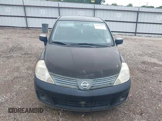 2009 Nissan Versa 1.6 z VIN 3N1CC11E29L453804, wystawiony jako IAAI lot #42447783 z przebiegiem 62 781 mil mil oraz . Historia ofert i sprzedaży dostępna na DreamBid. Obrazek 12.