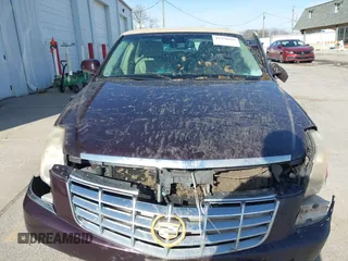 2008 Cadillac DTS 1SC z VIN 1G6KD57Y48U182797, wystawiony jako IAAI lot #41950105 z przebiegiem 96 274 mil mil oraz . Historia ofert i sprzedaży dostępna na DreamBid. Obrazek 13.