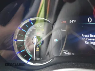 2021 Chrysler Pacifica Hybrid Touring L z VIN 2C4RC1L7XMR593987, wystawiony jako IAAI lot #41855966 z przebiegiem 72 685 mil mil oraz . Historia ofert i sprzedaży dostępna na DreamBid. Obrazek 15.