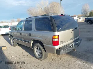 2001 Chevrolet Tahoe LT with VIN 1GNEK13T71J262435, listed as a IAAI auction lot 41850758 with 161,463 mi miles. Bid and sale history available at carsss.com. Image 3.