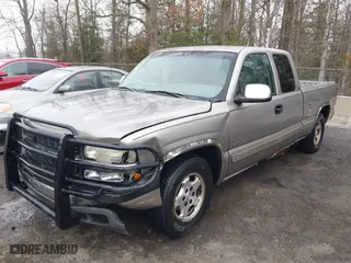 2000 Chevrolet Silverado 1500 LS with VIN 2GCEC19T1Y1380448, listed as a IAAI auction lot 41551018 with 236,697 mi miles. Bid and sale history available at carsss.com. Image 6.