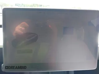 2023 Tesla Model 3 z VIN 5YJ3E1EA7PF413311, wystawiony jako IAAI lot #42442055 z przebiegiem 25 270 mil mil oraz . Historia ofert i sprzedaży dostępna na DreamBid. Obrazek 7.