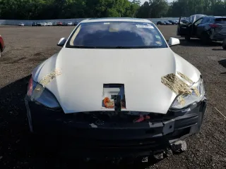 2013 Tesla Model S с VIN 5YJSA1CG2DFP25370, выставлен на аукционе Copart как лот 64003825 с пробегом 85 656 миль миль и Списание • Salvage title. История ставок и продаж доступна на DreamBid. Изображение 5.