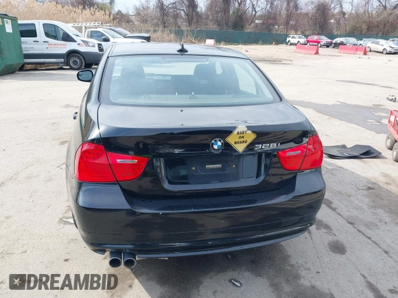 2011 BMW 3 Series 328i xDrive z VIN WBAPK7G55BNN87270, wystawiony jako IAAI lot #41907780 z przebiegiem 168 844 mil mil oraz . Historia ofert i sprzedaży dostępna na DreamBid. Obrazek 16.