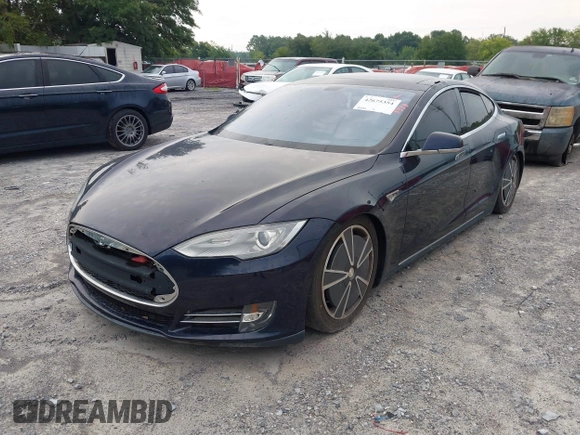 2013 Tesla Model S Performance с VIN 5YJSA1DP3DFP06177, выставлен на аукционе IAAI как лот 42675354 с пробегом 95 143 миль миль и . История ставок и продаж доступна на DreamBid. Изображение 2.
