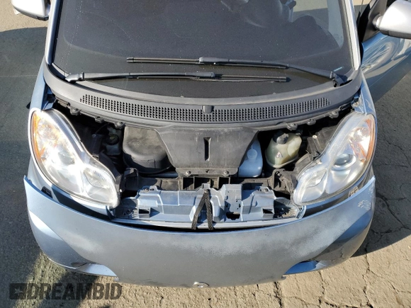2011 Smart fortwo Pure z VIN WMEEJ3BA1BK431045, wystawiony jako Copart lot #87462044 z przebiegiem 22 128 mil mil oraz Szkoda całkowita • Salvage title. Historia ofert i sprzedaży dostępna na DreamBid. Obrazek 11.