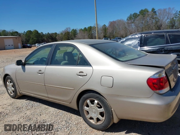 2006 Toyota Camry LE z VIN 4T1BF32K76U631283, wystawiony jako IAAI lot #41828021 z przebiegiem 332 063 mil mil oraz . Historia ofert i sprzedaży dostępna na DreamBid. Obrazek 14.