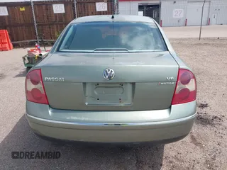 2002 Volkswagen Passat GLX z VIN WVWTH63B52P177417, wystawiony jako IAAI lot #42431837 z przebiegiem 239 788 mil mil oraz . Historia ofert i sprzedaży dostępna na DreamBid. Obrazek 16.