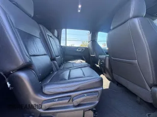 2021 Chevrolet Suburban LT z VIN 1GNSCCKD2MR303016, wystawiony jako Copart lot #61634185 z przebiegiem 244 286 mil mil oraz Czysty tytuł • Clean title. Historia ofert i sprzedaży dostępna na DreamBid. Obrazek 6.