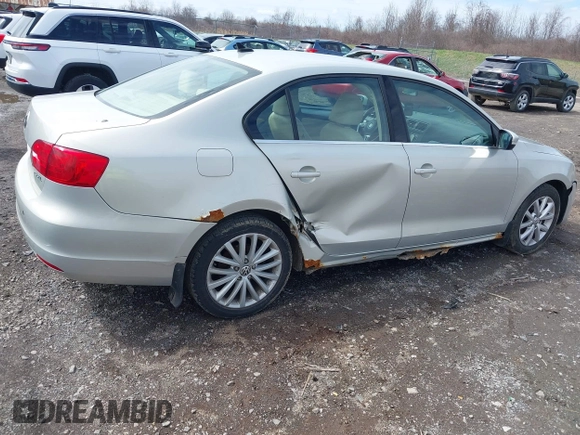 2011 Volkswagen Jetta SEL с VIN 3VWLZ7AJ7BM112147, выставлен на аукционе IAAI как лот 41967599 с пробегом 196 665 миль миль и . История ставок и продаж доступна на DreamBid. Изображение 6.