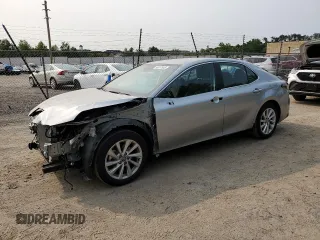 2024 Toyota Camry LE z VIN 4T1C11AK6RU190646, wystawiony jako Copart lot #58817045 z przebiegiem 19 276 mil mil oraz Szkoda całkowita • Salvage title. Historia ofert i sprzedaży dostępna na DreamBid. Obrazek 1.