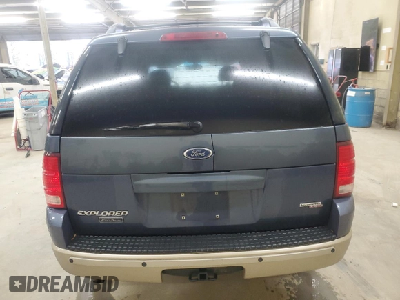 2005 Ford Explorer Eddie Bauer z VIN 1FMDU64K25UB16977, wystawiony jako Copart lot #80927454 z przebiegiem 203 449 mil mil oraz Szkoda całkowita • Salvage title. Historia ofert i sprzedaży dostępna na DreamBid. Obrazek 6.