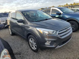 2017 Ford Escape SE z VIN 1FMCU0GDXHUE91333, wystawiony jako Copart lot #82061644 z przebiegiem Nie podano mil oraz Nie do naprawy • Non repairable. Historia ofert i sprzedaży dostępna na DreamBid. Obrazek 4.